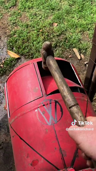 Transformer des bouteilles de gaz 👍abonnez-vous et découvrez toutes mes autres créations #pourtoi #foryou #falko #fyp #decoupe #viral #idee #regarde #fypシ #bouteilledegaz #soudure #pourtoii #foryoupage #art #welding #shorts #video #superbe #brasero #bbq #abonnetoi❤️❤️🙏 #partage #punisher #wv #combi #tutorial #recycling #ideedeco #decoration #recyclage #cochon #bar #feu #flamme