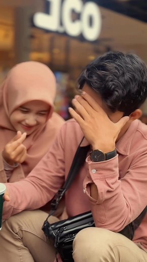 6.3M views · 225K reactions | Dalam hitungan detik: baper → kaget → kesel → bayar → ditinggal. Pernikahan emang plot twist terus. ❤️ #fypageシ #pasanganromantis #pasutri | DERNI | Facebook