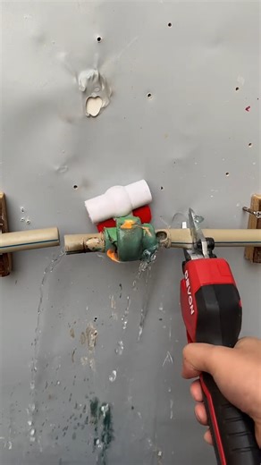 How To Fix PVC Pipe Leak Fast In Seconds | Smart Water Flow Trick #pipefitting #pvc #shortsfeed | Hardware tools