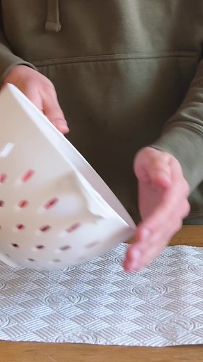 Tomato and basil cheong? Let’s see how this turns out! In the meantime, any ideas what I should do with the finished syrup? #Cheong #syrup #tomato #basil #foodreels #foodie #foodblogger #johnnykyunghwo | Johnny KyungHwo