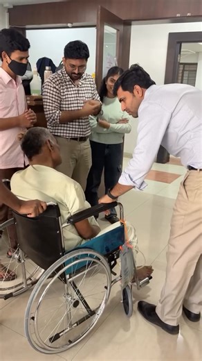 Aarmbh Neuro Rehab on Instagram: "अपघाताने सगळं हिरावून घेतलं होतं… चालता येत नव्हतं, बोलताही येत नव्हतं. प्रत्येक श्वास एक संघर्ष होता. पण Arambh Paralysis Center मधील उपचारांनंतरपुन्हा चालायला आणि बोलायला सुरुवात झाली. आज हरवलेली आशा पुन्हा सापडली . . . #accidentrecovery #spinesurgery #physiotherapy #recoveryjourney #nashik"