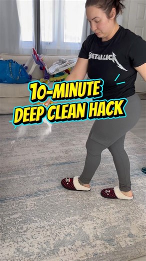 How to deodorize your carpet with baking soda 👀My go-to deep cleaning hack for rugs.