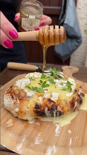 Pizza fourrée camembert 🔥🍕 #shorts