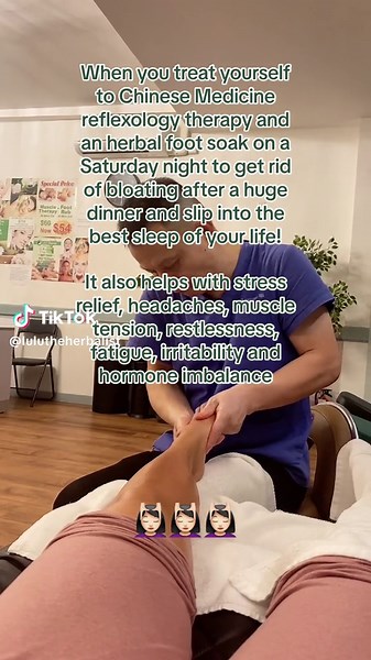 Ditch the cocktails and go for a late night massage instead! 💆🏻‍♀️ (Your body will thank you in the AM!) #Reflexology massage dates back to 2330 B.C. and is a fundamental part of Traditional Chinese Medicine acupressure therapy based on the concept of meridian points on the feet that correspond to different parts of the body and can help improve the flow of your Qi Have you ever tried it?? #chinesemedicine #holistichealingtiktok #reflexologymassage #traditionalchinesemedicine #acupressurethera