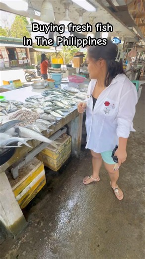 Buying fresh fish in The Philippines 🐟#buying #fresh #fish #squid #philippines