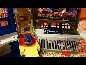Matchbox Police Headquarters Playset with Jail Escape and Three Levels of Play