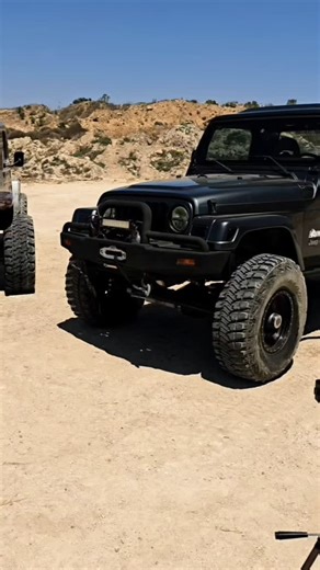 Jeep TJ AEV BRUTE CONVERSIÓN Jeep WILLYS TRUCK LS Jeep Rubicon Recon Edition Por fin tuve la oportunidad de poder tener de frente este tipo de vehículos, personalmente estos son los Jeep's que a mi me parecen impresionantes por toda la historia que hay detrás de ellos y como una conversión que comenzó como experimento se logro consolidar como una conversión de línea, mañana sale el primer video que será el de el Jeep Recon en el cual participó bastante gente desde el taller que hizo posible modi