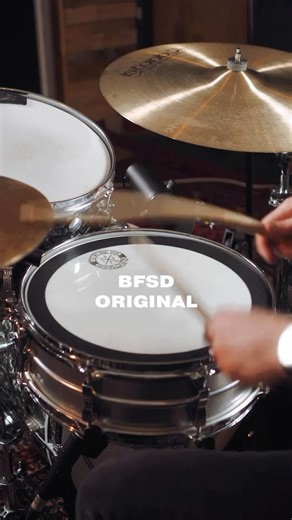 Dampening is always so over looked as a great tool, along with tuning, in achieving a specific sound on a snare drum. treasuredrums takes us through all of the dampening options he has access in his studio! Which one would you pick? Thanks for sharing my friend!! — Repost from treasuredrums • We all need to dampen drums from time to time, so I thought I’d run through all the options I have at the studio to hear the differences between them. I was surprised how much the pitch and tone varied as w