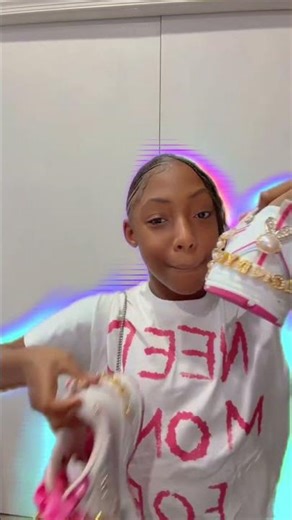 school dayssss😤 #tuesday #grwm #tshirt #shirts #purse #sneakers