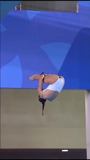 Ingrid Oliveira’s Perfect Dive 💦 | Grace in Motion