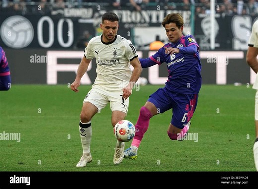 Fussball, 1.BL Saison 2025/2026 Borussia Mönchengladbach vs 1.FSV Mainz 05 , 19.04.2026, Stadion im Borussia Park Mönchengladbach, Kevin Stöger, Gadbach, Kaishu Sano, 1. FSV Mainz 05 Japan, JAP Fotocopyright Gladys Chai von der Laage DFL regulations prohibit any use of photographs as image sequences and/or quasi-video Stock Photo - Alamy