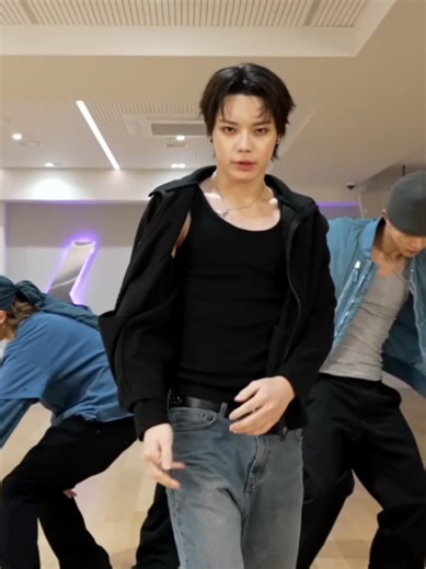 Aura Dance Performance Featuring Jay Park
