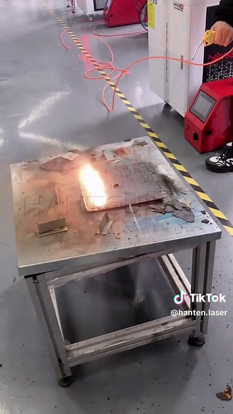 6000w laser cleaning paint removal #lasercleaningmachine #lasercleaning #paintremoval #rustremoval