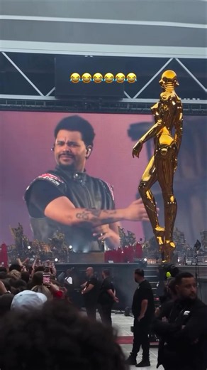 Abel Loves Playing with The Crowd 😂
