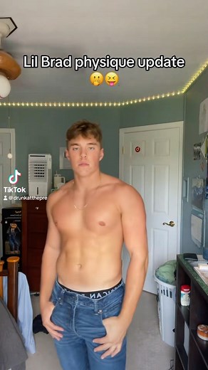 @huntylifts on Instagram: "#gym #physique #aesthetic #flexing #gymboy #workingout #posing #bodyupdate #lifting #explorepage"