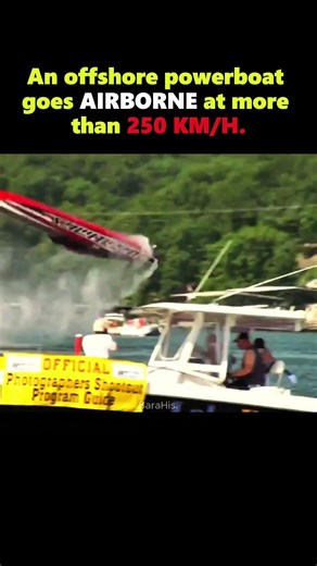 This Offshore Powerboat Went Airborne at 250 km/h 😱 | Extreme Speed Physics