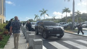 BREAKING: Assange arrives at Saipan court. | KUAM News