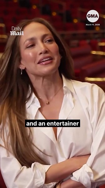 Jennifer-Lopez-trips-falls-dance-Vegas.html