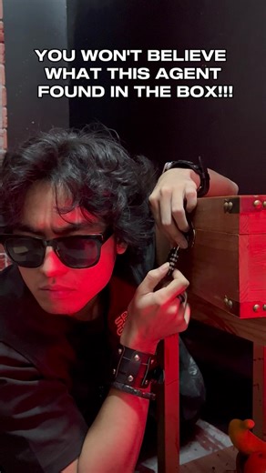 DID YOU CATCH WHAT THE AGENT FOUND😱 If you didn’t, keep watching the video to find out what’s in the box📦👩🏼 Play Mission 5 of Spy Games and try solving the puzzle with the codes on the video #breakout #puzzles #breakoutmy #escapegame #escaperoom