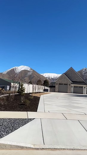 2.8K views · 90 reactions | A little curb appeal to start off your week. build @raykon_construction  @buildingutah ✨follow @buildingutah for more home and design inspiration in your feed Exteriors Dream Home House Tour #luxuryhomes #beautifulhome #homedesign | Building Utah | Facebook