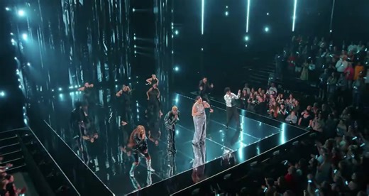 SZN4 Live Performance! Blinding Lights By The Weekend #foryoupage #szn4 #buildingtheband #blindinglights #theweeknd #netflix #netflixseries