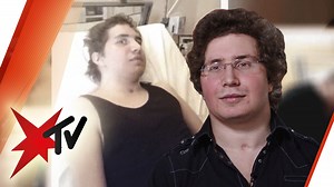 Neun Monate lag Rainer Oberseider im Wachkoma. Als er aufwachte, musste er einen zweiten Schicksalsschlag hinnehmen: Den Tod seiner Mutter. Doch er kämpft sich zurück, mittlerweile kann Rainer wieder ein fast normales Leben führen. | stern TV
