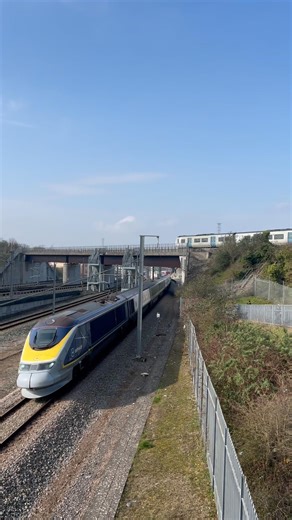 Eurostar Class 373’s SCREAMING Through Ebbsfleet #eurostar #class373