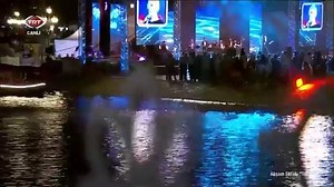 Ayşe Ekiz- Sende Git Sevme Unut ***** Sözleri: Sen de git sevme unut , kimler unutmadı ki Sevgilim canım deyip kimler aldatmadı ki Şu perişan kalbimi kimler ağlatmadı ki Sen de git sevme unut kimler unutmadı ki * Söyle kaç zalim beni bırakıp kaçmadı ki Söyle kaç zalim beni ateşe atmadı ki Şu perişan kalbimi kimler ağlatmadı ki Sen de git sevme unut kimler unutmadı ki * Sorma git sevmem artık senden başka sevgili İnanmam yalan söze dinlemem hiç kimseyi Meğer bu aşk oyunu kimi aldatmadı ki Sen de 