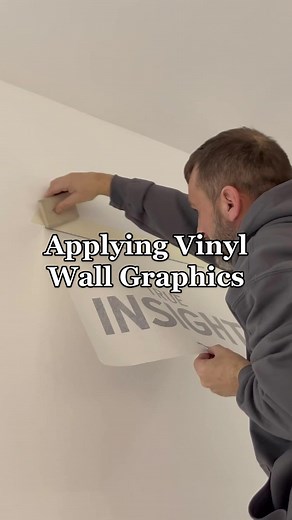Applying vinyl wall graphics 👏 #signage #vinylapplicationtips #vinylgraphicinstallation #fyp #vinyl