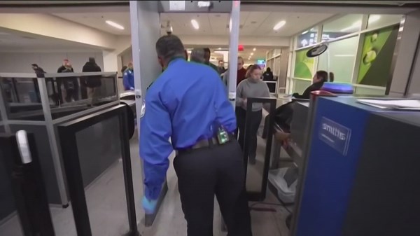 TSA says passengers don't have to take off shoes for security