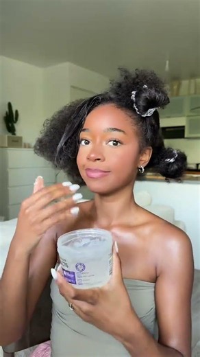 Defined, bouncy curls, and above all, no crunchy feeling, with Fructis Curl Method Jelly