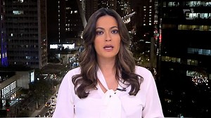 Sessão no senado. Anastasia é o relator do impeachment. Colegas se dirigem a ele. Relatam "pedaladas fiscais" de bilhões que o próprio Anastasia teria cometido quando governador de Minas. O senador do PSDB faz cara de paisagem. Na mesma sessão, senadores lembram governadores e prefeitos que hoje pedalam. Anastasia segue impassível. Para a advogada Janaina Pascoal, no senado, Randolfe Rodrigues (Rede-AP) lista créditos suplementares editados pelo governo, em 2015, sem aval do Congresso. As tais "