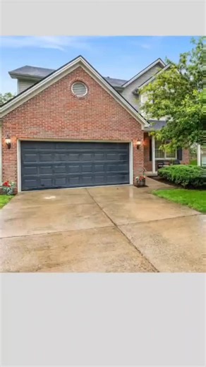 Interior Design/Home Decor/Home Renovation on Instagram: "You don't necessarily need a larger planter in diameter, but a taller planter will make your beautiful flowers more noticeable to everyone. It makes a big difference, I promise! #curbappeal #planter #planters #exteriordesign #flowerpot"