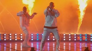 DRAKE Crazy Billboard Performance IN MIDDLE OF BELLAGIO FOUNTAIN