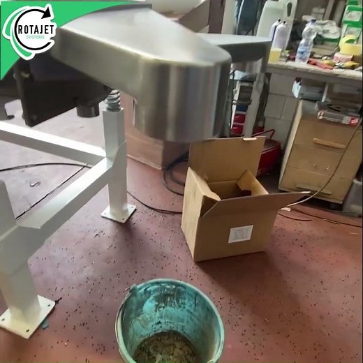 Rectangular sieve + Hopper + Dosing system #machine #sievingmachine #recycling