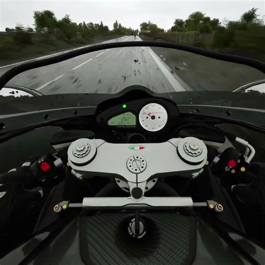 High Speed Turns Into Total Disaster at the TT