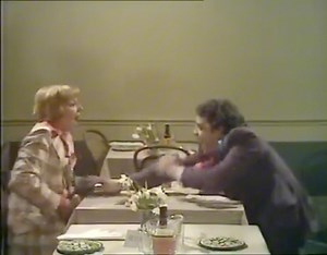 FULL EPISODE IN THE COMMENTS. 🎬 Lucky Feller – Pilot Episode (1976) | Starring David JasonBefore he became everyone’s favourite wheeler-dealer Del Boy, David Jason starred in this 1976 pilot episode of Lucky Feller—a forgotten gem from British comedy history.Written by Terence Frisby, Lucky Feller follows shy plumber Shorty Mepstead (played by Jason), who lives in the shadow of his flash, womanising brother, Randy. Set in South East London, the show has shades of what would later become Only Fo
