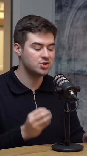 🫀 Ce este insuficiența cardiacă și cum o recunoști? Inima este o pompă. Când această pompă slăbește și nu mai poate trimite suficient sânge către organe și către periferie, apar primele semne de alarmă. Insuficiența cardiacă nu apare singură — este finalul multor boli ale inimii netratate sau tratate incomplet. Dr. Anda Pescariu explică simplu care sunt simptomele, de ce apar și cum le recunoști la timp. 🩺 Dr. Anda Pescariu ▫️ Medic primar Cardiologie 📍 Clinicile MedLife Medici’s – Timișoara 