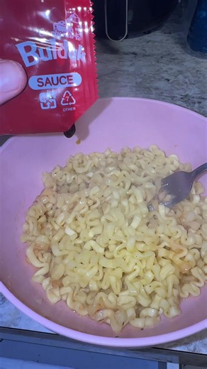 Buldak Sauce: How Spicy Is It? Buldak Ramen Reaction