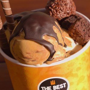 O final de semana fica muito melhor com o sabor inconfundível do The Best Açaí 💜 📍 QNM 01, CJ A, LT 27 - Ceilândia (próximo ao Beer House) 👉 Escolha entre 12 tipos de açaí, 24 sabores de sorvetes e 40 acompanhamentos e monte o copo perfeito! | The Best Açaí