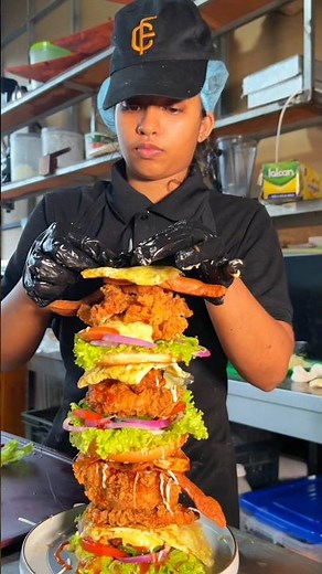 මෙච්චර ලොකු Burger එකක් කාලා තියෙනවාද ? 🤭🍔 #shorts #srilankanfood #food #foodie