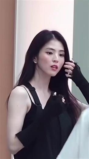 Exploring the Charisma of 한소희 (Han So-hee)