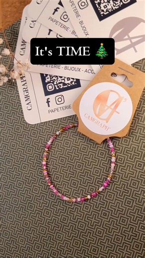 Noël approche mes petites Georgette! On oublie pas de mettre un joli bracelet sur la liste 😇🎄 #artisanat #camgraph #bracelet #cadeaudenoel | Camgraph'