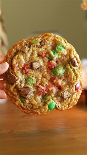 291K views · 443 reactions | Crazy for these Holiday Oatmeal Slam Cookies? Vote for @oldladiekatie to win Tasty's Holiday Cookie Showdown! Click the link in our bio to view her recipe in the Tasty App, and add a tip saying this is your cookie pick Vote and see the recipe here! https://tasty.co/download/recipe/9120?ct=9120ig | Tasty | Facebook