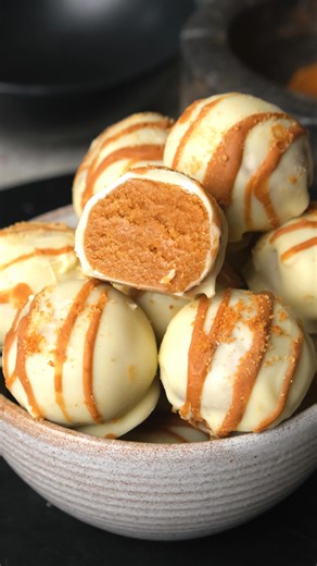 80 delicious, easy, low-calorie recipes with full nutritional breakdowns and food-tracking barcodes. #TheGoodBite #HighProtein #MealPrep #Biscoff #Protein #Truffles #Manual #Healthy #Cookbook | Thegoodbite | Facebook