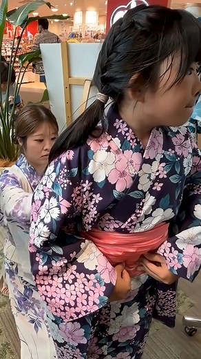 Yuzu chan usa un yukata por primera vez #japon #japones #japoneses | Aruberuto Makoto