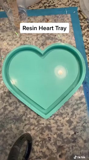 I love working with inks. They’re so fun to watch react in the resin. 🤩