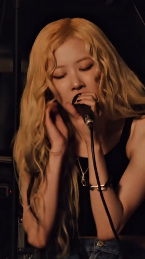 3am 🫰 — Follow @IM.VOCALS for more✨ Artist: @roses_are_rosie Copyrights: @roses_are_rosie / @vampirehollie #lyrics #subtitles #live #vocals #rosé #3am | iM