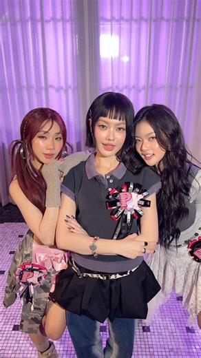 PiXXiE on Instagram: "วันนี้ทุกคนเต้น #HUHchallenge แล้วรึยางน้าา~ มาโชว์ step ‘HUH?’ ในแบบของทุกคนให้ดูหน่อยเร้วว 👀✨ #PiXXiE_HUH #PiXXiE #HUH"