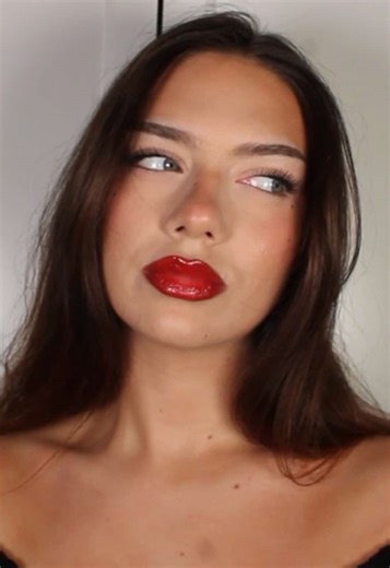 Bold Lips vs. Bold Eyes: Makeup Transition Inspo